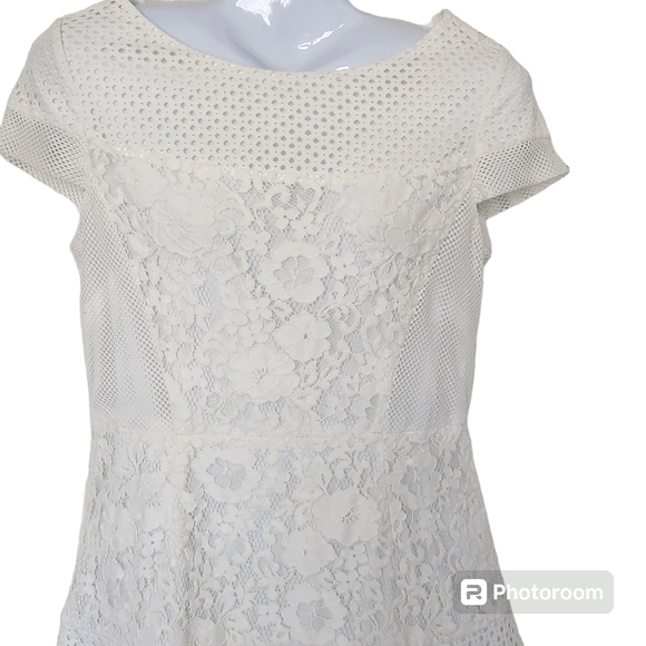 Betsey Johnson White Floral and Eyelet Lace Short Sleeve Fit and Flare Dress 8 - Picture 4 of 13